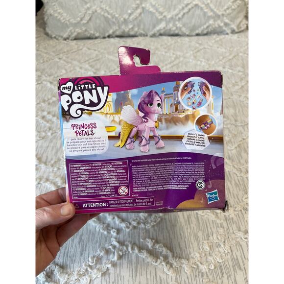 My Little Pony: A New Generation Movie Crystal Adventure Mini - Princess Petals - Picture 6 of 7